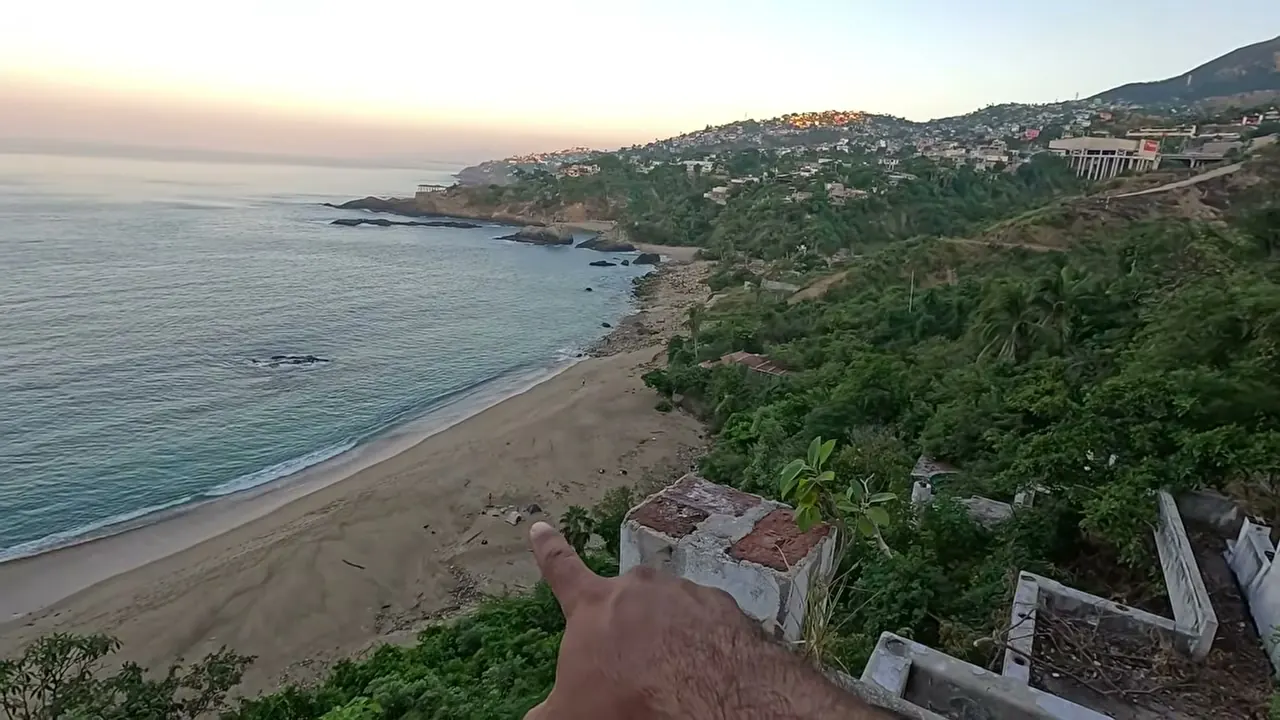 Playa Mimosa y la costa poniente desde la subida al cerrito