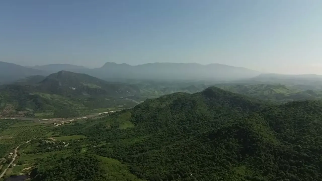 Vista desde la cima hacia las montañas