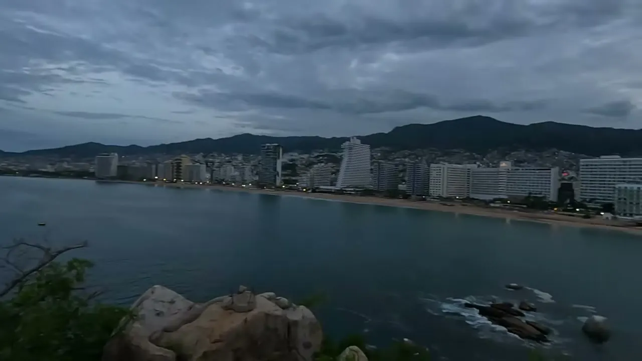 La bahía de Acapulco vista desde lo alto del Farallón