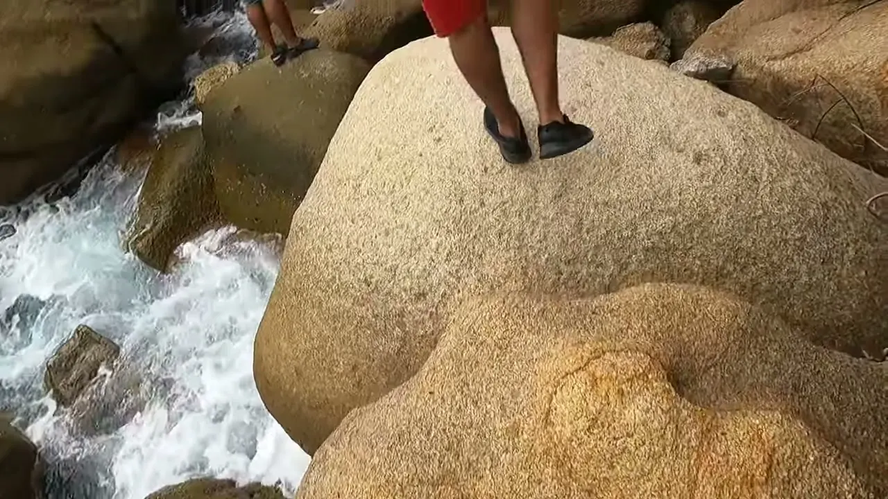Las rocas del Farallón donde rompen las olas