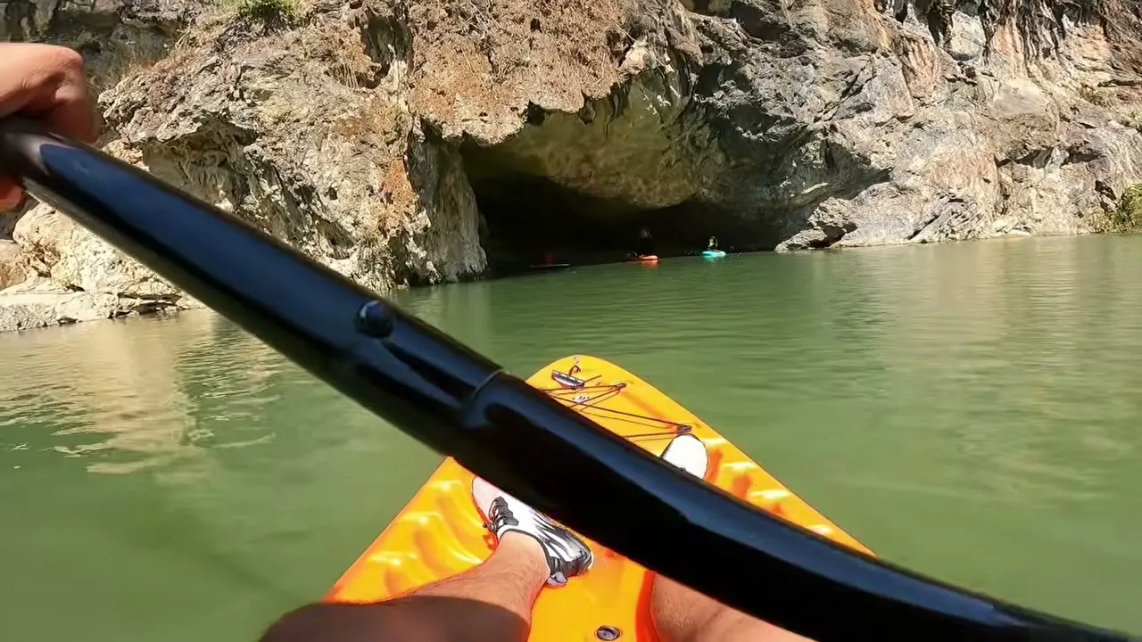Entrando a la cueva de los murciélagos