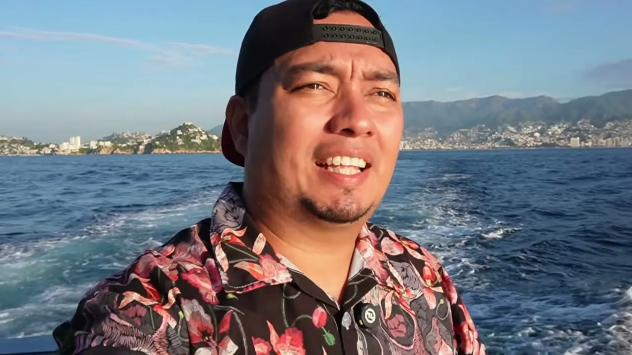 Saliendo de la bahía de Acapulco a bordo del Marinabús