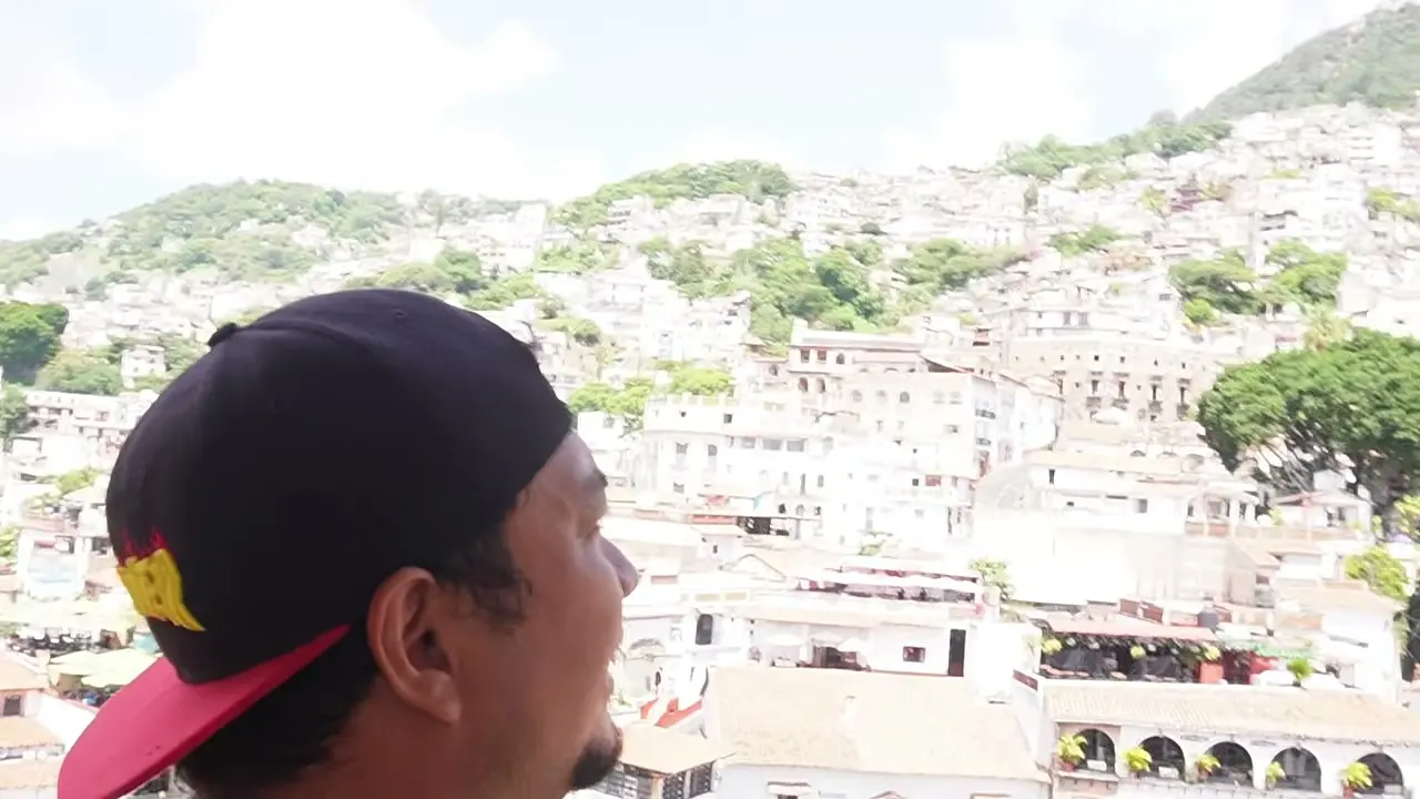 Vista del pueblo, con sus casas blancas y techos de teja